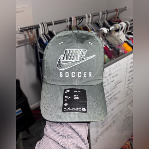 Nike Other - NEW Nike Men’s Club Unstructured Soccer Futbol Futura Swoosh Cap Hat Green M/L